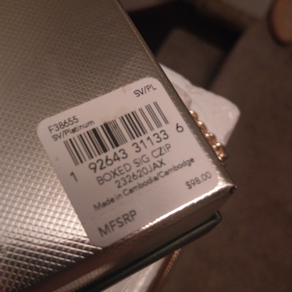 Limited Edition Coach Boxed Metallic Zip Wristlet - Picture 3 of 8